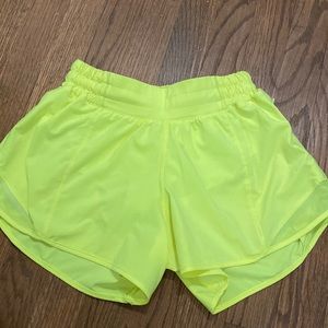 Lululemon Hotty Hot Low-Rise Lined Short 4"